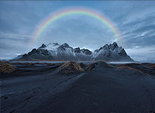 大汗淋漓！骑士队莫布里在田径场训练 主要有阻力跑&amp;amp;带球跑等内容