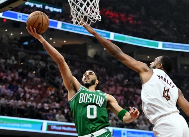 客场拿赛点却被球迷猛喷 绿军险些为高傲付出代价