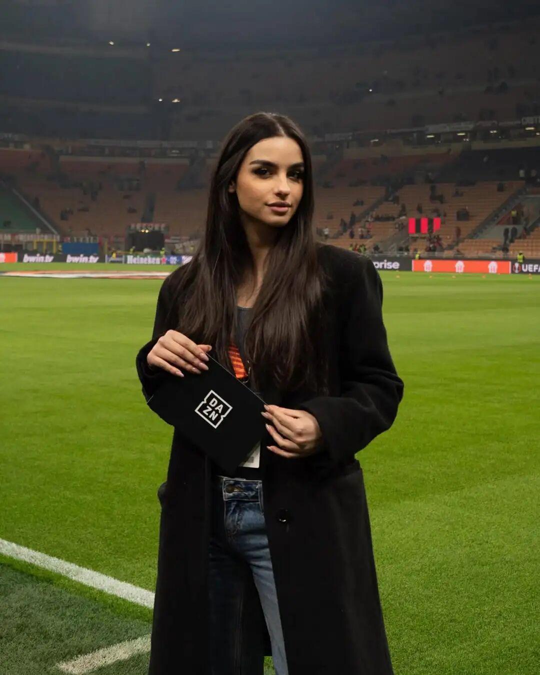 欧博abg官网入口-性感丨意甲场边有道风景线