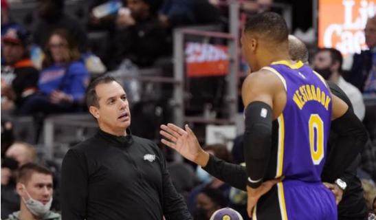 欧博官网-2选1！湖人眼下最突出问题：沃格尔走还是韦少走？